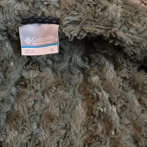 Women’s Columbia Quilted Green Vest - Picture 6 of 7